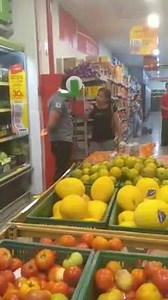 Racismo no DIA Supermercado Abordagem Ilegal de cliente durante compras. Cena flagrada por outra cliente no DIA Supermercado da Rua dos Andradas, em Porto Alegre/RS! Segurança do mercado, terceirizado da Scorpion Segurança seguia cliente pela loja acusando-a de roubo. Filmagem dev parte do bate boca deles, ele afronta até outro cliente que também defende a moça vítima de seu abuso e declarado RACISMO. Absurdo!!! O fato ocorreu entre 19h e 20h do dia 04/02/2019. | Ciro Progressista