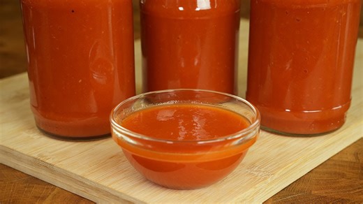 Homemade ketchup from fresh tomatoes, a hundred times better than bought