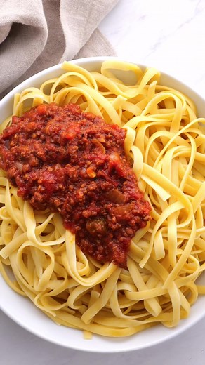 31K views · 552 reactions | This is the Best Meat Sauce recipe! Never go back to a store-bought jar again. Once you discover how simple it is to make your own and how much better it tastes, your pasta making world will never be the same! Chop, sauté, simmer, and you’ll be rewarded with incredible, rich, deep, homemade flavors. Recipe—https://www.jocooks.com/recipes/the-best-meat-sauce/ | JoCooks | Facebook