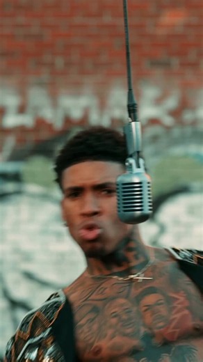 Nigga said he’s done with fake gangster gimmick nd switched to a bad bitch ts hella fruity n gay