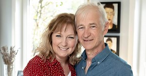 Erik en Sanne verwelkomen zesde kleinkind maar treden niet meer op: “Erik heeft opnieuw veel pijn”