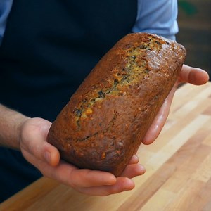 253K views · 2.1K reactions | ✨❗Obligatoriu de încercat ✨  Banana Bread  Chec cu banane  Cum să faci banana bread  杻 樂  Nu-i așa că-i minunată? Ia uitați și voi cum se vede nuca... cum se vede ciocolata... ⚡️   﫠  | Șef Paul Constantin | Facebook