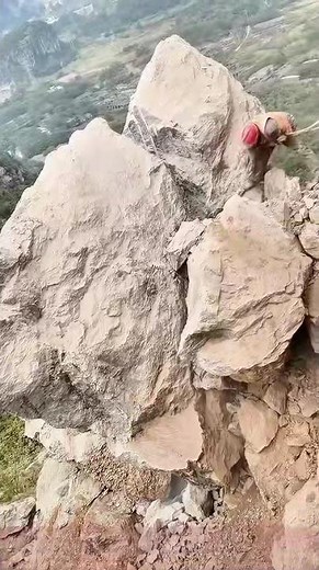 Engineering Blasting: The Stunning Moment of a Giant Rock Collapse!
