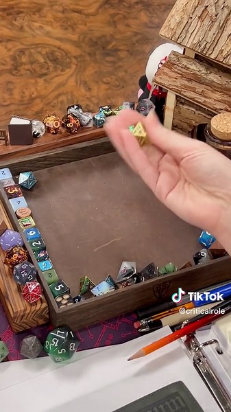What’s your dice technique? @samriegel @marisharaygun #criticalrole #dungeonsanddragons #diceroll