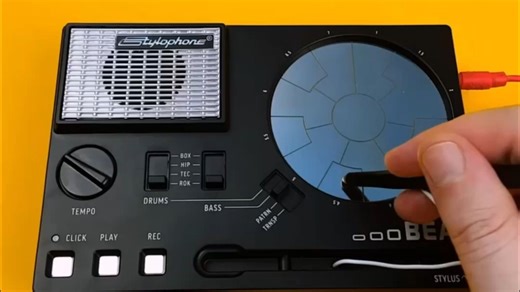 Stylophone终极调教手册：从50年前电子琴到现代Bassline神器