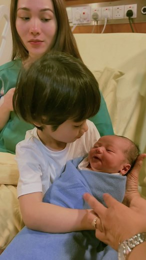 643K views · 10K reactions | This was Karl’s reaction meeting his baby brother for the first time 懶 #myworld #mytreasure | Elvina Mohamad Official | Facebook