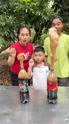 Pepsi and Mentos, Coca Cola and Mentos