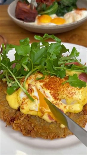 Romancing My Egg 🍳🍴 #EggsBenedictOnHashBrown #breakfast || Bali, Indonesia