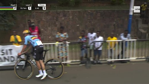 Mondiaux de cyclisme : Remco Evenepoel s’énerve après un deuxième incident mécanique et lâche du temps... avant de revenir dans le coup - RTBF Actus