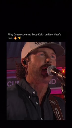 Country Queue on Instagram: "This is what it’s all about🫡🇺🇸 vc: cbs/tt #Rileygreen #tobykeith #countrymusic #countryqueue"