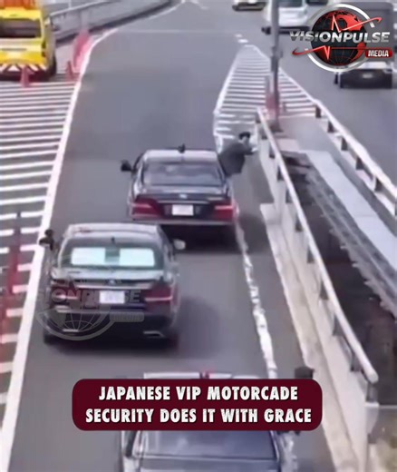 Witness Japan’s VIP motorcade security in action! Dressed in white gloves, officers politely hand-signal civilian drivers to yield, blending efficiency with respect. A true reflection of Japan’s culture — smooth, courteous, and precise! #Japan #VIPMotorcade #JapaneseCulture #TrafficEtiquette #PublicSafety #PoliteAuthority #NationalPoliceAgency #CulturalRespect #EfficientTraffic #JapanProtocol #MotorcadeSecurity | Vision Pulse Media
