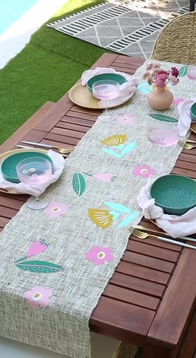 Spruce up your patio this #summer with a fun floral table setting 🌸 #tablesetting #flowers #cricuttutorials