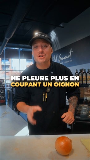 231K views · 1K reactions | Fini les larmes en cuisine!  Voici l’astuce la plus simple pour couper des oignons sans pleurer.   450-313-1449 - option 2 1449 av. de la Gare, Mascouche 205 Mont-Royal Est, Montréal #boucherie #acheterlocal #viandedequalité #Mascouche #boucherielocale #Montréal #FiletGourmet  : Production Z | Filet Gourmet | Facebook