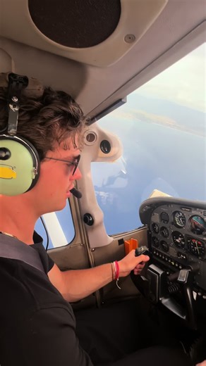 If you’ve ever looked up at a plane and wondered what it feels like to be in the cockpit… this is your sign. Flight training isn’t just about flying. It’s about discipline. Confidence. Decision-making when it actually matters. You learn how to stay calm under pressure. How to trust yourself. How to carry responsibility for real lives. Every lesson pushes you: • mentally • financially • emotionally But that’s why it’s worth it. You stop being someone who watches life from the ground… and become s