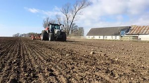 Black Fendt i nya Traktor Power nummer 01! Välkommen till Solhälls gård i Skåne! | Traktor Power