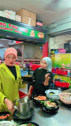Delicious Food at Kedai Makan Viral Melaka