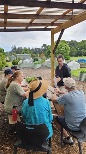 We had our first Discovery Day on Saturday to open up the garden for education and garden tours, even an occasional working bee and induction for new members, bring along your excess homegrown food and seeds to swap! Thanks to Ben @thewildpollinator for sharing your knowledge on native pollinators and their habitat and introducing a new community native bee hotel into the garden, we love our little native friends who help to pollinate the garden and surrounds and share this space with us. Our ne