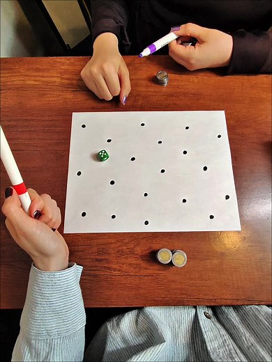 Quien forme el último triángulo se lleva todo el dinero - Juego para 2 personas