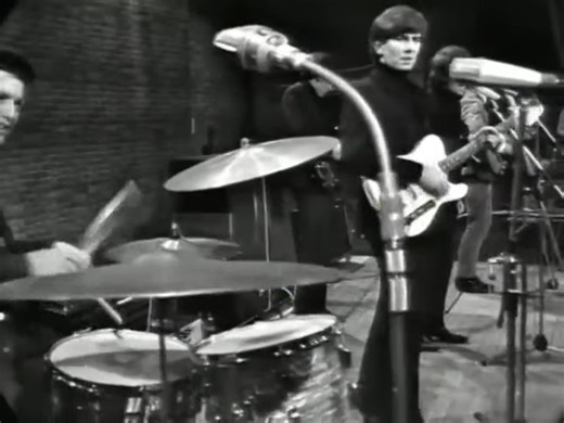 The Hollies 1966 - Look Through Any Window ... 🎧 Watch and enjoy the song: https://hitsofthepast.topgreatsong.com/the-hollies-look-through-any-window?utm_source=facebook&utm_medium=preel&utm_campaign=goldenoldiesforever | Golden Oldies Forever