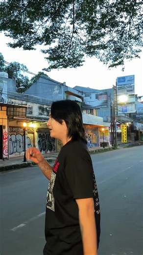 Akhirnya kesampaian juga nyobain coklat yang lagi viral di cirebon.. bisa dibilang ini nemuin harta karun coklat enak . . Buka jam 7 pagi sampai jam 6 sore Tersedia di semua platform online Shopee, tiktok dll @lauvachocolate 📍Depan sd muhammadiah, Jl. Bahagia No.52, Panjunan, Lemahwungkuk, Cirebon City, West Java 45112 #kulinersimamank #kulineran #coklat