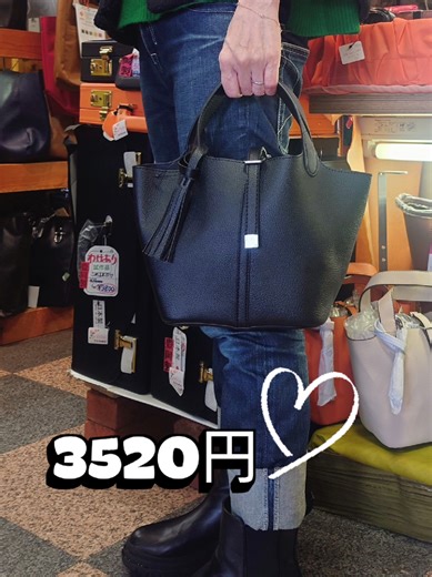 兵庫県豊岡市出石の店舗は出石城跡の下にあります😊 新しく入荷したものが可愛くてアップしました♬ 是非見にきて下さい！ ※こちらのバッグは我が社で作ったものではありません。 かばん工房リュウゾウ びっ蔵内 〒668-0071 兵庫県豊岡市出石町内町56-1 TEL 0796-53-2224 営業時間 10:00～16:00 #びっ蔵 #鞄販売 #革製バッグ #バッグ販売 #出石かばん工房Ryuzo