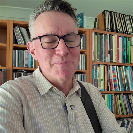 Pt 3: Behind The Song - one more peek into WHAT I LOVE ABOUT COUNTRY! What do you love about country? The bridge and final chorus are a bit of a roll call for all of us who are captured and inspired and enriched by those special songs, old and new! LISTEN NOW to my new single WHAT I LOVE ABOUT COUNTRY on the Amaz-spot-tube-apple streaming services! | Colin Buchanan