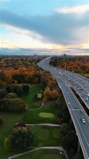 Fall colours and the 401 😍🍁🍃 🎥@ultraf_videos #toronto #tdot #the6ix #toronto_insta #torontoblogger #ontario #401 #fallcolours #autumn | Epic Toronto