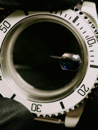 Imperial precision. ⚪️ The Mod Yacht-Master Star Wars White features a clean