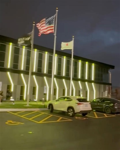 🏒💚 The Rosemont Ice Arena—home of the Chicago Mission Girls & Boys Mite & Squirt teams—is showing off its Mission green pride! #MissionHockey #GoGreen | Chicago Mission