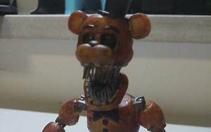 自制手工可动fnaf手办:险恶弗莱迪展示视频