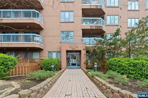 607 Smith Ct Ph7 #PH7, Edgewater, NJ 07020 - MLS 23010334 - Coldwell Banker