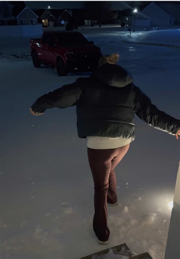 This snow/ice wasn’t playing this year😂 #ice #daughter #funnymoments #fall #fypシ @The Kelley Family