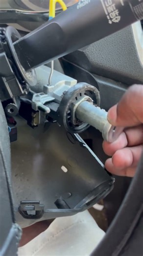 How to remove hu100 ignition with blue side ignition removal tool.