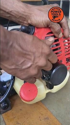 A preliminary check to assess the 2-strok engine’s compression.