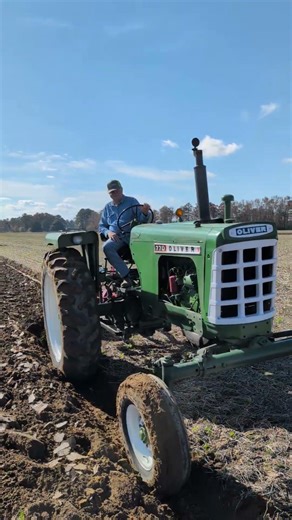 Oliver 770 plowing #farmall51 #plowing