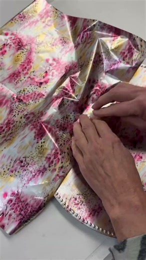 Custom Charger Plates | Transfer Foils #diy #handmade #craft