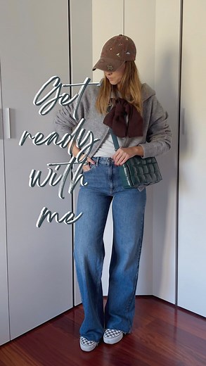 Un look bastante básico pero que con algunos complementos queda 👌🏼 para el día a día 🧢 Sudadera de Zara 5536/129 Jeans de Pull&Bear 7683349407 Gorra de Zara 3920/472 #grwm #inspo #basics #jeans | Onmysneakers