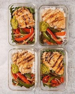 Meal. Prep. Done. Recipe ⬇️ Heat skillet over med-high heat add rice with 1 tbsp water; stir occasionally for 2 min until warm add to bowls. Heat lightly oiled skillet over med-high, pat chicken breasts dry sear 1-2 min per side until warm; slice add to bowls. Heat 1 tbsp oil in skillet over med-high sauté bell pepper mix with salt/pep for 4-5 min until soft starting to brown; add to bowls. Drizzle on avocado crema and enjoy! | Hungryroot