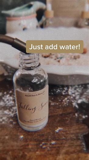 ⁣ Just add water! ⁣ ⁣ Mix Brew of Falling Snow with our Bubbling Bubbles gingerbread blend for a magical bubbly concoction 💫 ❄️ ⁣ ⁣ It is very important to us that each kit comes with enough ingredients to keep the fun going and maybe even add a friend or sibling! A little bit of our Brews and Bubbling Bubbles goes a long way. As the dropper bottles of Brew get low you can even refill them once or twice (possibly 3 times!) and the water will continue to magically transform. Just don’t rinse out