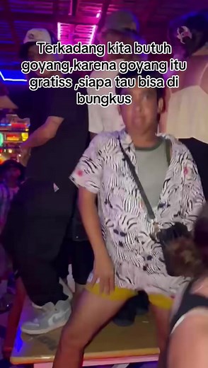 Mimi.Peri (@mimi.perioficial)’s videos with Diabla - Izzy