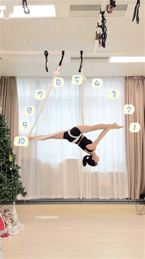 Hannah Chan｜Yoga & Dance Instructor on Instagram: "Split countdown✨🤍🕒💭 @shy____shy !!!!!! 📍 @juneyoga.hk 邀請大家挑戰🤪🤪🤪"