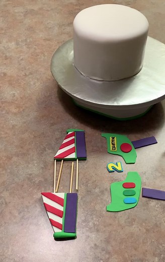 To infinity and beyond 🚀 #toystory #buzzlightyear #toinfinityandbeyond #customcake #homebaker #cake #fondant