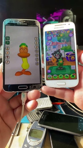 Galaxy S5 Talking pato Vs Galaxy S4 mini Talking Tom #samsung #mobile #nostalgia #smartphone #reels