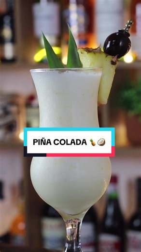 PIÑA COLADA 🍍🥥 Un clássico de la coctelería que te transporta directo al Caribe. #piñacolada #recetas #cocteles #cocteleria #caribe