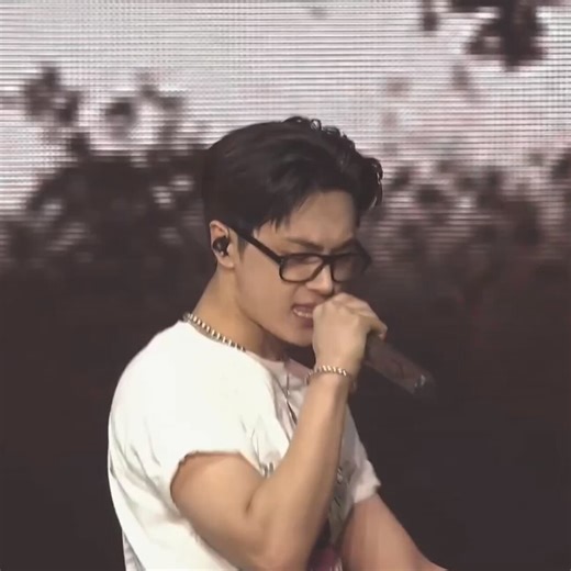 at the end of the day its sunoo who went viral for his high notes ✌🏻