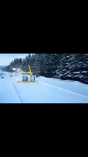 AVIS AUX MOTONEIGISTES 😊 Dû à un bris mécanique, le surfaçage du sentier des CHIC-CHOCS a été retardé. La surfaceuse est maintenant réparée et sera dans le sentier ce soir,cette nuit (jusqu'à demain matin). Le Club Motoneige Étoile des Monts de Murdochville s'excuse des inconvénients. | Gaspésie En Ski-Doo