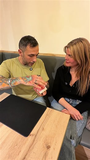 Magia con Cartas: Descubre el Truco de la Reina de Corazones