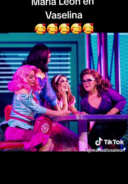 María León en Vaselina: Antes y Después