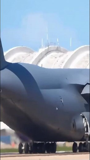 USAF C-5 Galaxy Takeoff | Powerful Military Cargo Aircraft Scene #C5Galaxy #USAF #cargoplane
