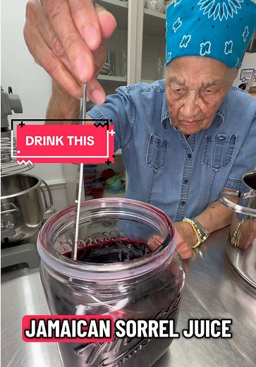 My 96 year old Grandma made her traditional Jamaican sorrel juice also known as hibiscus #hibiscus#drink#grandma#jamaicantiktok#jamaicantiktok🇯🇲viral@chinfamilyfromjamaica